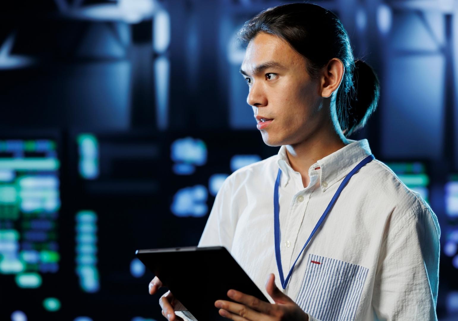 Techniker mit einem Tablet