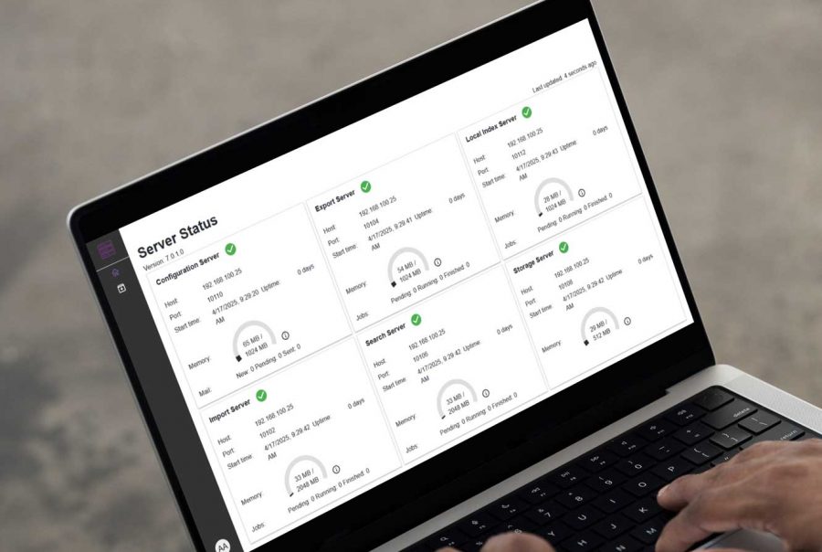 Software CHRONOS zur Datenbankarchivierung auf einem Laptop